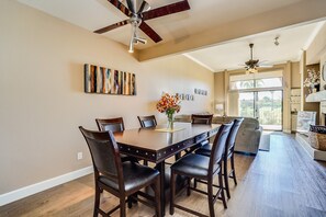 Dining - Golf View Resort Like Living in Heart of Old Town - 2 Bd + Den, 2 Ba, garage! (Scottsdale)