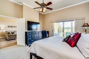 2 bedrooms, desk, iron/ironing board, WiFi - Golf View Resort Like Living in Heart of Old Town - 2 Bd + Den, 2 Ba, garage! (Scottsdale)