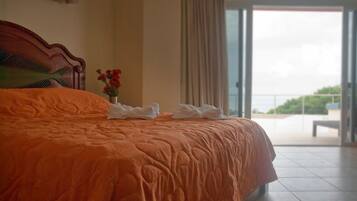 5 bedrooms, desk, free WiFi, bed sheets