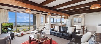 Perfect for that cosy winter holiday with stunning views of the Pea Soup Cove.