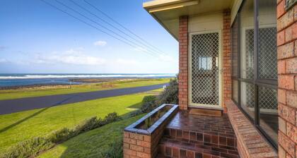 Perfect for that cosy winter holiday with stunning views of the Pea Soup Cove.