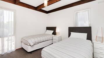 3 bedrooms, iron/ironing board, free WiFi, bed sheets