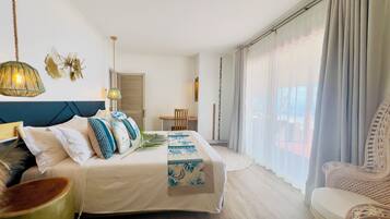 6 chambres, coffres-forts dans les chambres, bureau