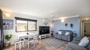 TV, DVD player - Great Views, Ground Floor Unit (BONGAREE)