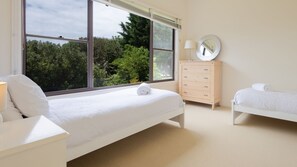 4 chambres, fer et planche Ă repasser, draps fournis