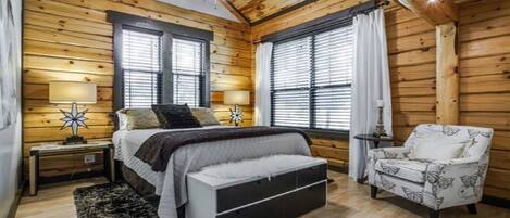 2 bedrooms, in-room safe, iron/ironing board, free WiFi
