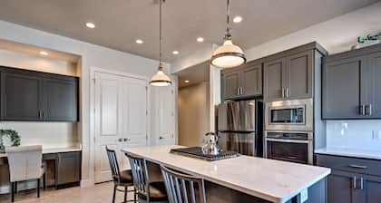 3BR on the 18th Green - Fireplace & Golf Views