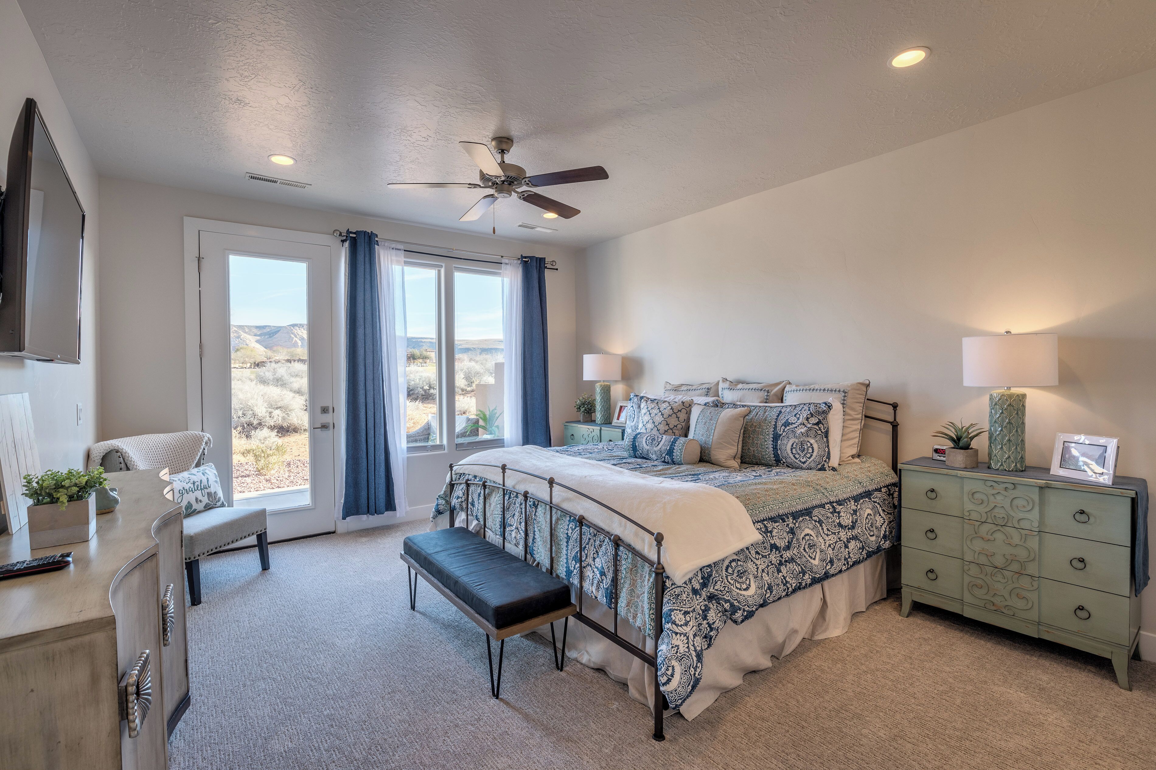 3 sovrum, skrivbord, strykjärn/strykbräda och resesäng