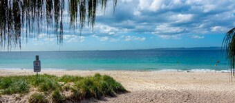 Spacious Unit overlooking Moreton Bay - Boyd St, W