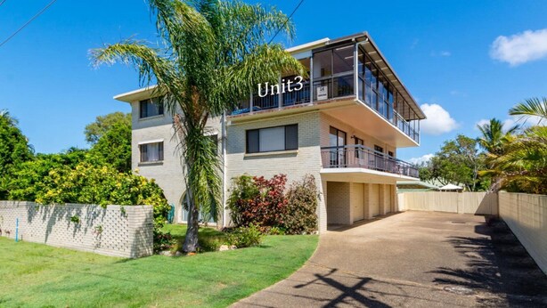 A two-story building with a balcony on the upper floor, labeled "Unit3". - Spacious Unit Overlooking Moreton Bay (WOORIM)