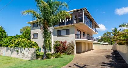Spacious Unit Overlooking Moreton Bay