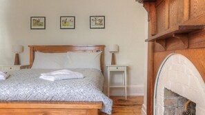 3 bedrooms, iron/ironing board, bed sheets