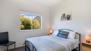 4 bedrooms, iron/ironing board, bed sheets