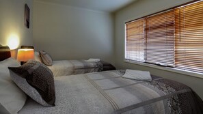 4 bedrooms, iron/ironing board, bed sheets