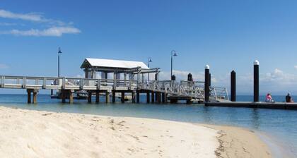 Lowset home on the canal - Dolphin Dr, Bongaree