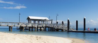 Lowset home on the canal - Dolphin Dr, Bongaree