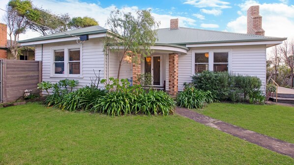 Exterior - A quaint artistic cottage for all seasons (PORT FAIRY)