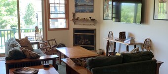 Family Friendly Beautiful Townhouse W/ Amazing Views & Walking Distance To Town