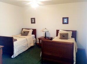 3 dormitorios, tabla de planchar con plancha, wifi gratis y ropa de cama