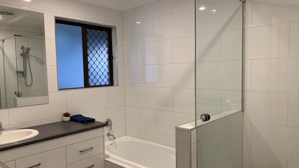 Shower - Lowset Pet Friendly Home (BONGAREE)