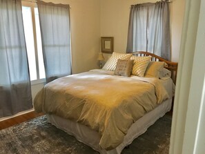 4 bedrooms, iron/ironing board, free WiFi, bed sheets