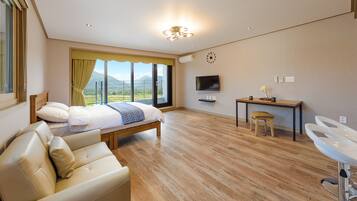 Studio (#203) | 1 bedroom, free WiFi