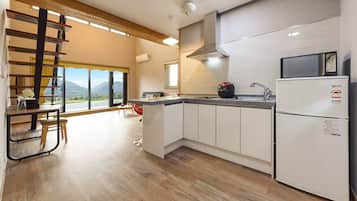 Duplex (#301) | Private kitchenette | Fridge, microwave, stovetop, electric kettle