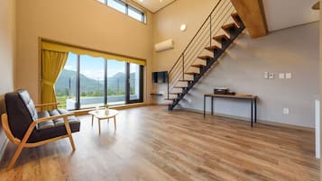 Duplex (#303) | Living room | Flat-screen TV