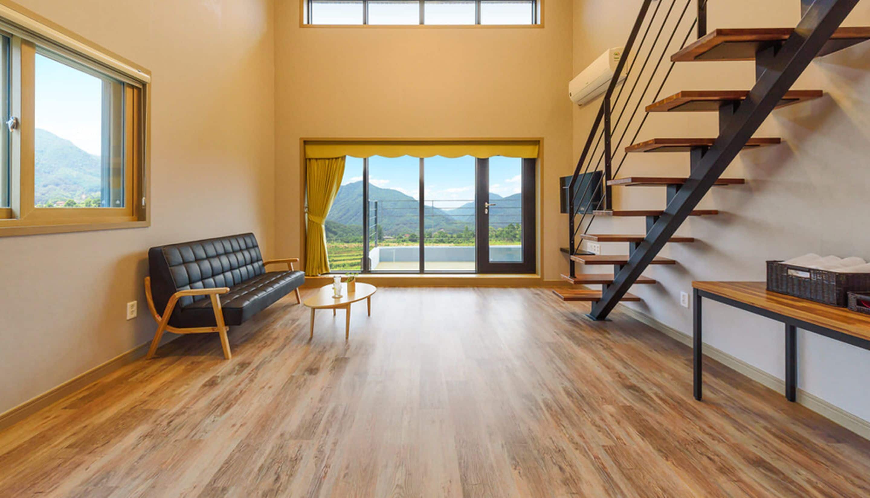 듀플렉스 (#303) | 거실 | 평면 TV