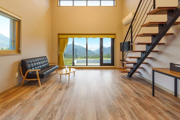 Duplex (#303) | Living room | Flat-screen TV