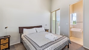 4 habitaciones, tabla de planchar con plancha y wifi gratis 