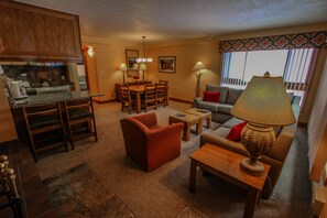Smart TV, fireplace - Streamside at Vail Cedar the weekend before Christmas (Vail)