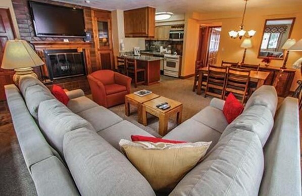 Smart TV, fireplace - Streamside at Vail Cedar the weekend before Christmas (Vail)