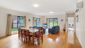 TV - An East Beach property without the East Beach price tag. (Port Fairy)