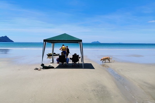 Beach nearby, sun loungers, beach towels
