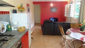 冰箱、微波炉、烤箱、炉灶