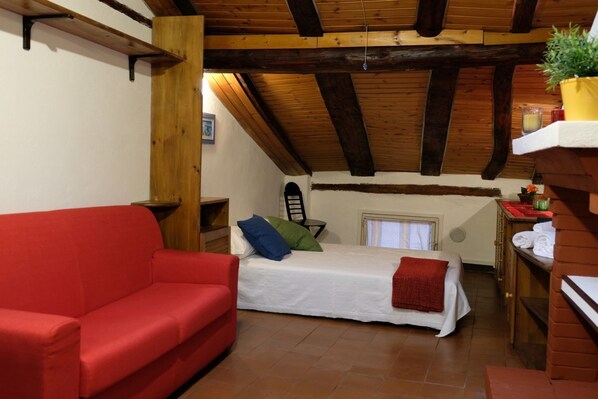 1 bedroom, desk, iron/ironing board, WiFi