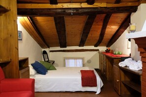 1 bedroom, desk, iron/ironing board, WiFi