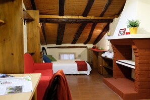 1 bedroom, desk, iron/ironing board, WiFi
