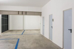 Property grounds - GuestHost - Beautiful and spacious 76 sqm apartment located in a strategic position just a short distance from Piazza Oberdan, Porto Vecchio, Palazzo Gopcevich and Piazza Unita d'Italia. The particular position of the house allows to reach easily the his (Trieste)