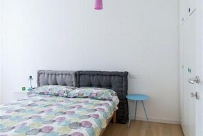 1 bedroom, bed sheets