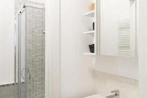Ducha, bidet, toallas