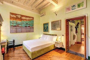 2 عدّة غرف نوم ومكتب ومكواة/لوح كي وسرير سفر