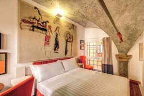 2 bedrooms, desk, iron/ironing board, travel cot