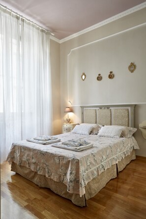 3 chambres, coffres-forts dans les chambres, bureau