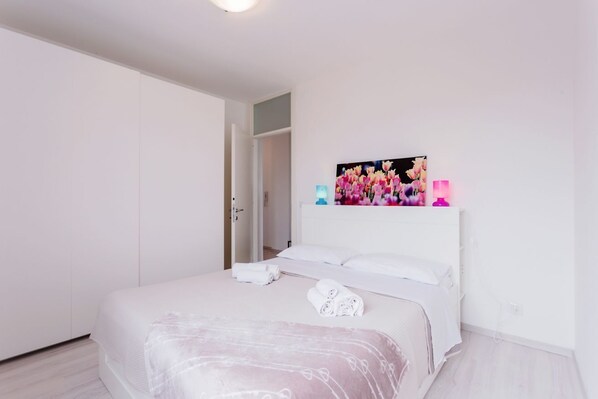 1 bedroom, iron/ironing board, bed sheets