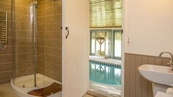 Combined shower/tub, hair dryer, towels, toilet paper