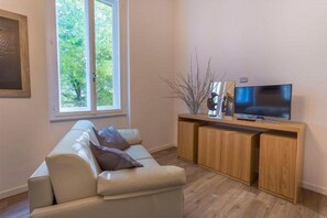 TV - NEW!Udine Central and Stylish Apartment x2 (Udine)