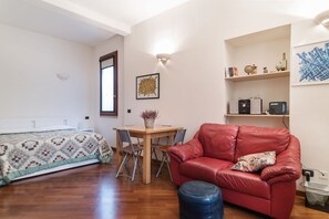 Interior - GuestHost - NEW! Central Studio x 2 in Bologna (Bologna)