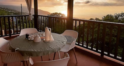 MOUNTAIN VILLA WITH SEA VIEWS (FREE WIFI)